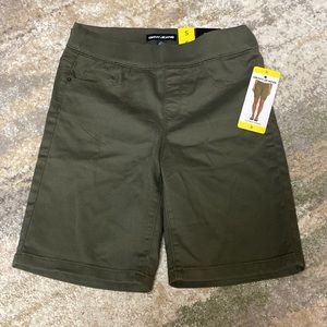 Women’s DKNY pull on Bermuda shorts Green Small NEW
